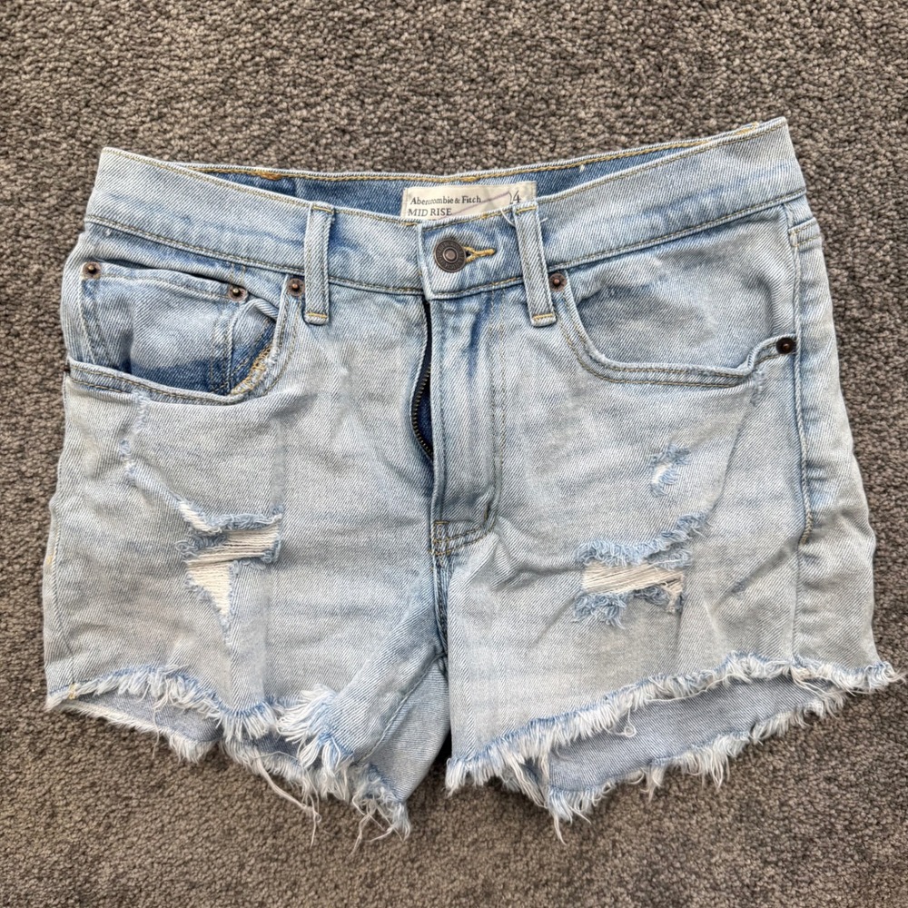Abercrombie & Fitch Mid Rise Boyfriend Short Light Wash Distressed Denim 24 00
